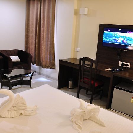 Royal Inn Khandwa ภายนอก รูปภาพ