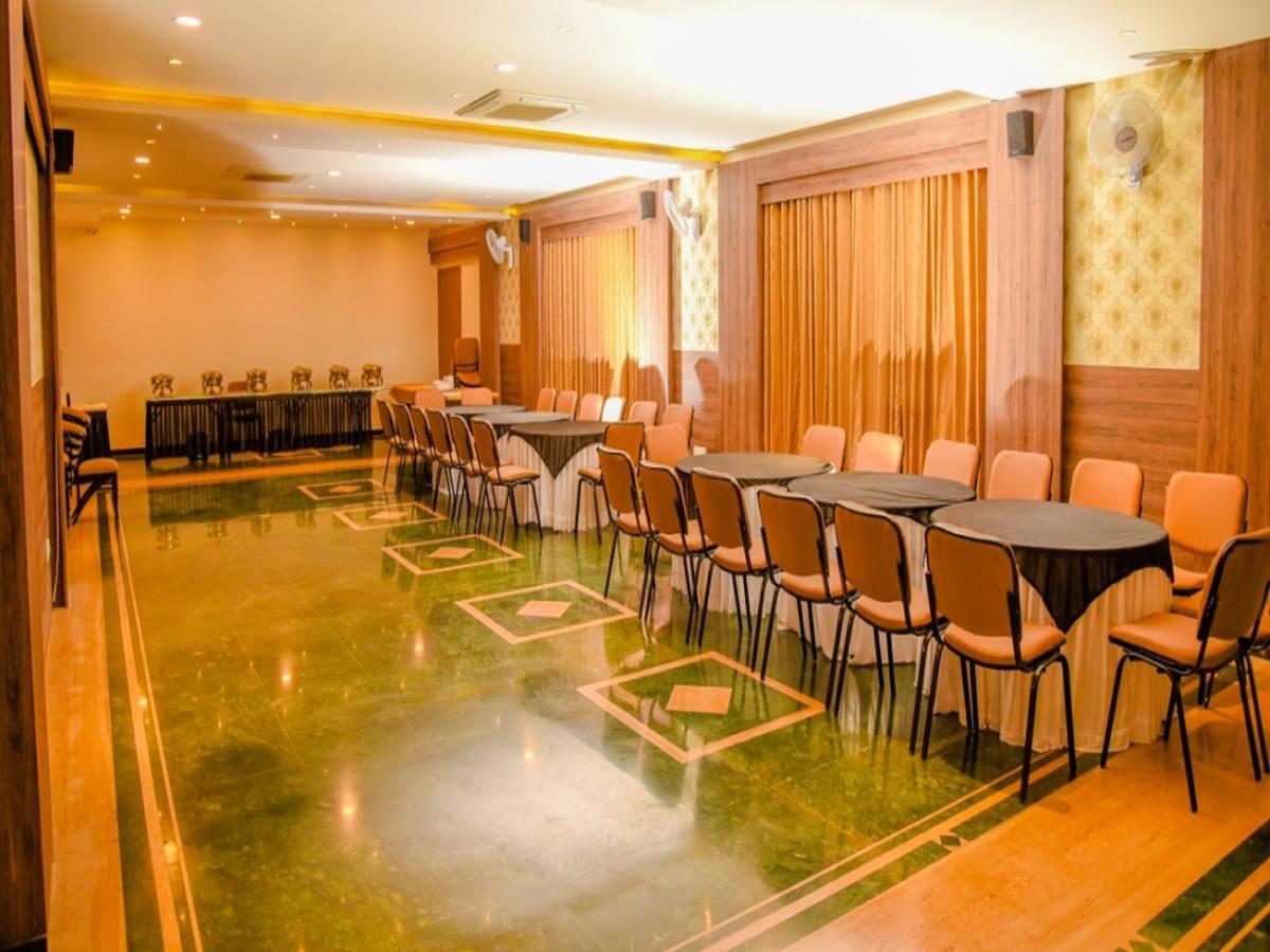 Royal Inn Khandwa ภายนอก รูปภาพ
