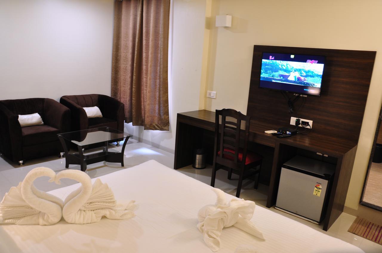 Royal Inn Khandwa ภายนอก รูปภาพ