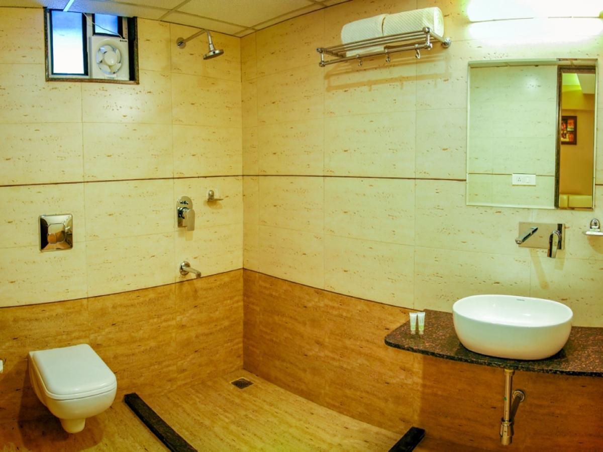 Royal Inn Khandwa ภายนอก รูปภาพ
