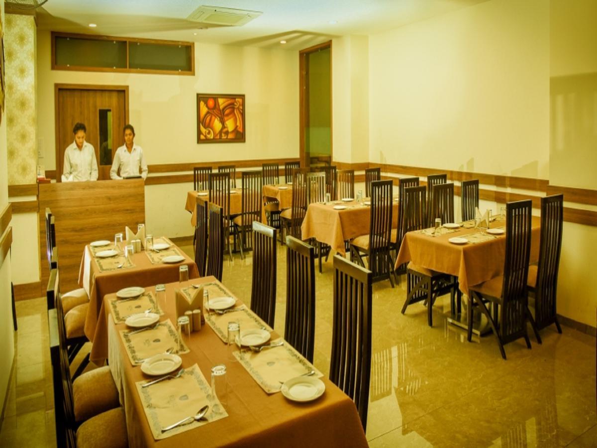 Royal Inn Khandwa ภายนอก รูปภาพ