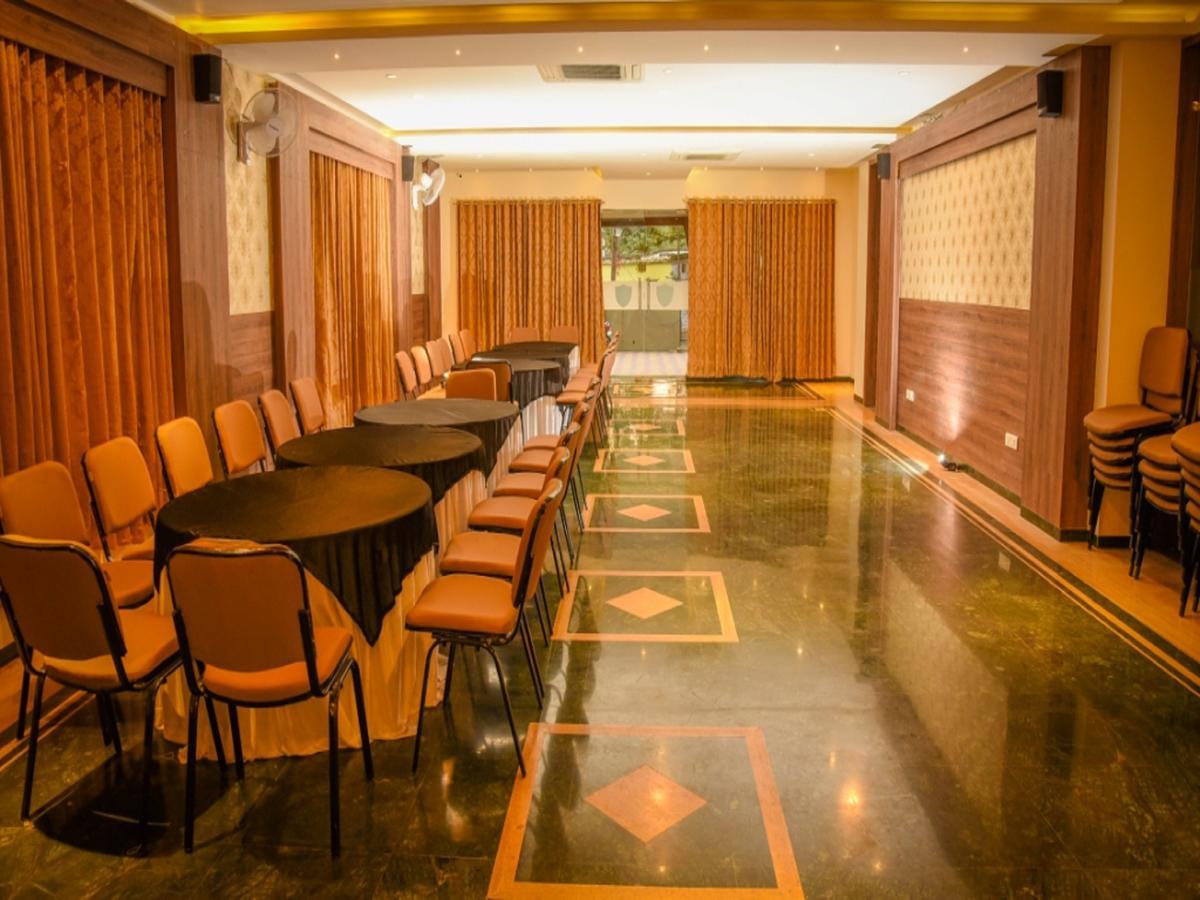 Royal Inn Khandwa ภายนอก รูปภาพ