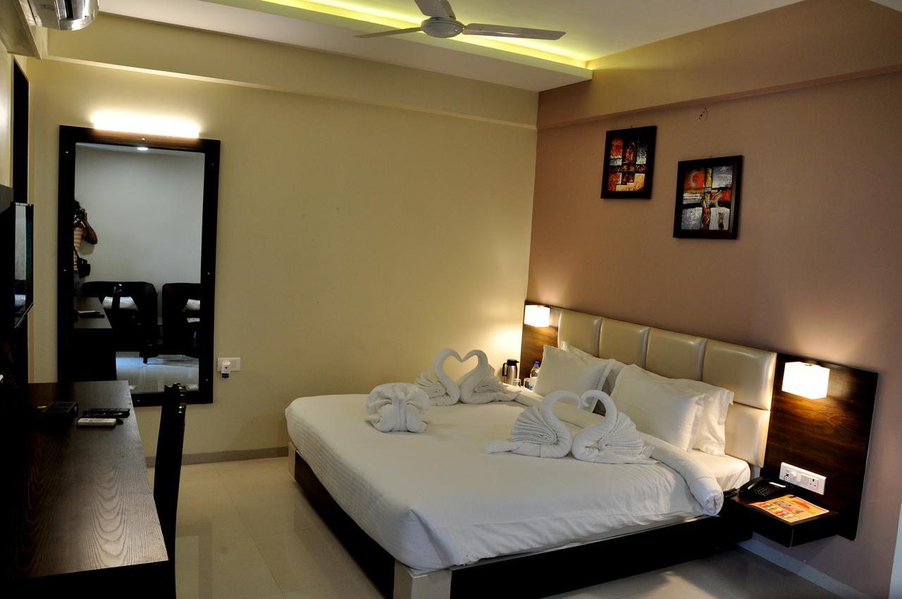Royal Inn Khandwa ภายนอก รูปภาพ