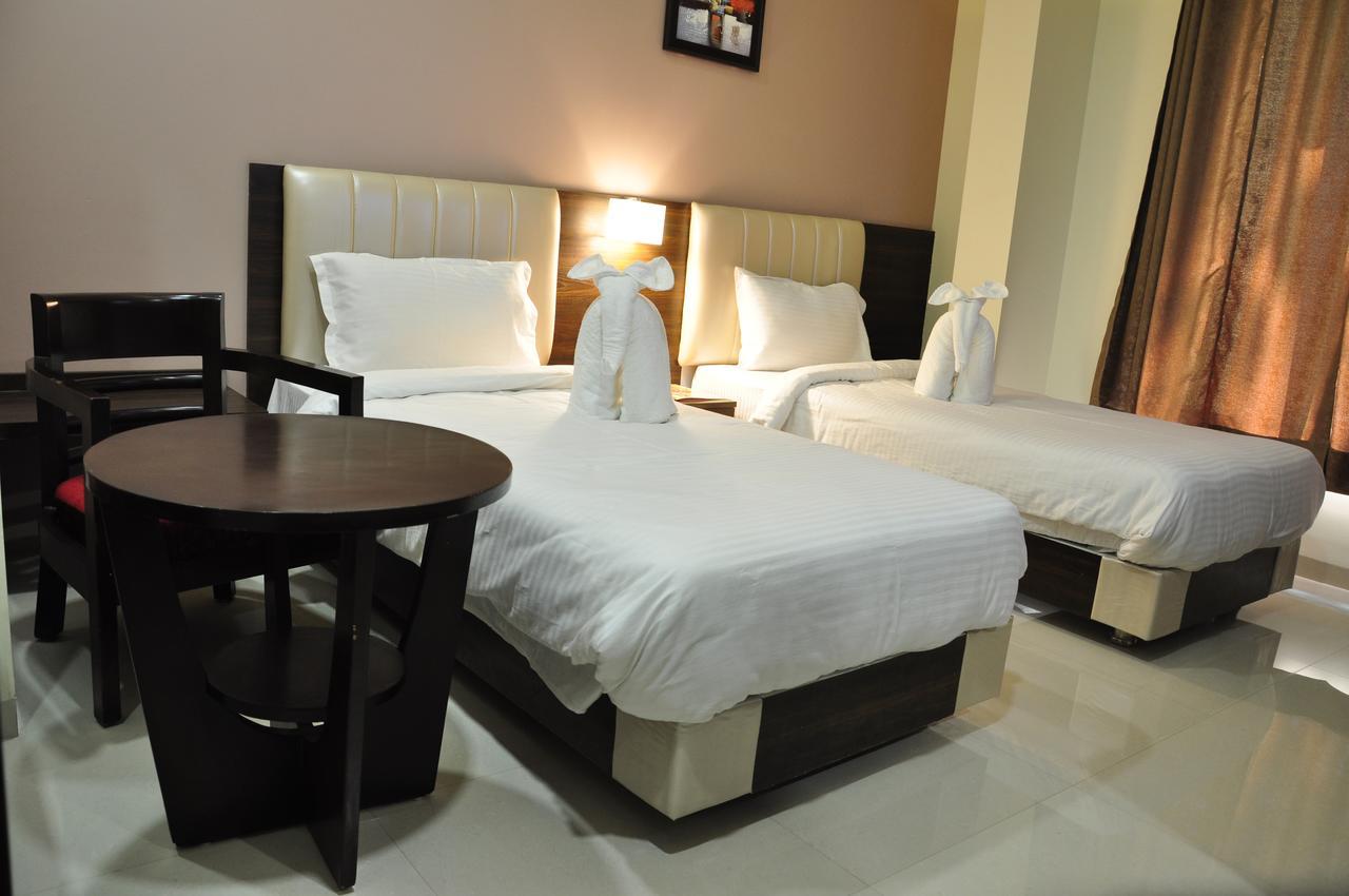 Royal Inn Khandwa ภายนอก รูปภาพ
