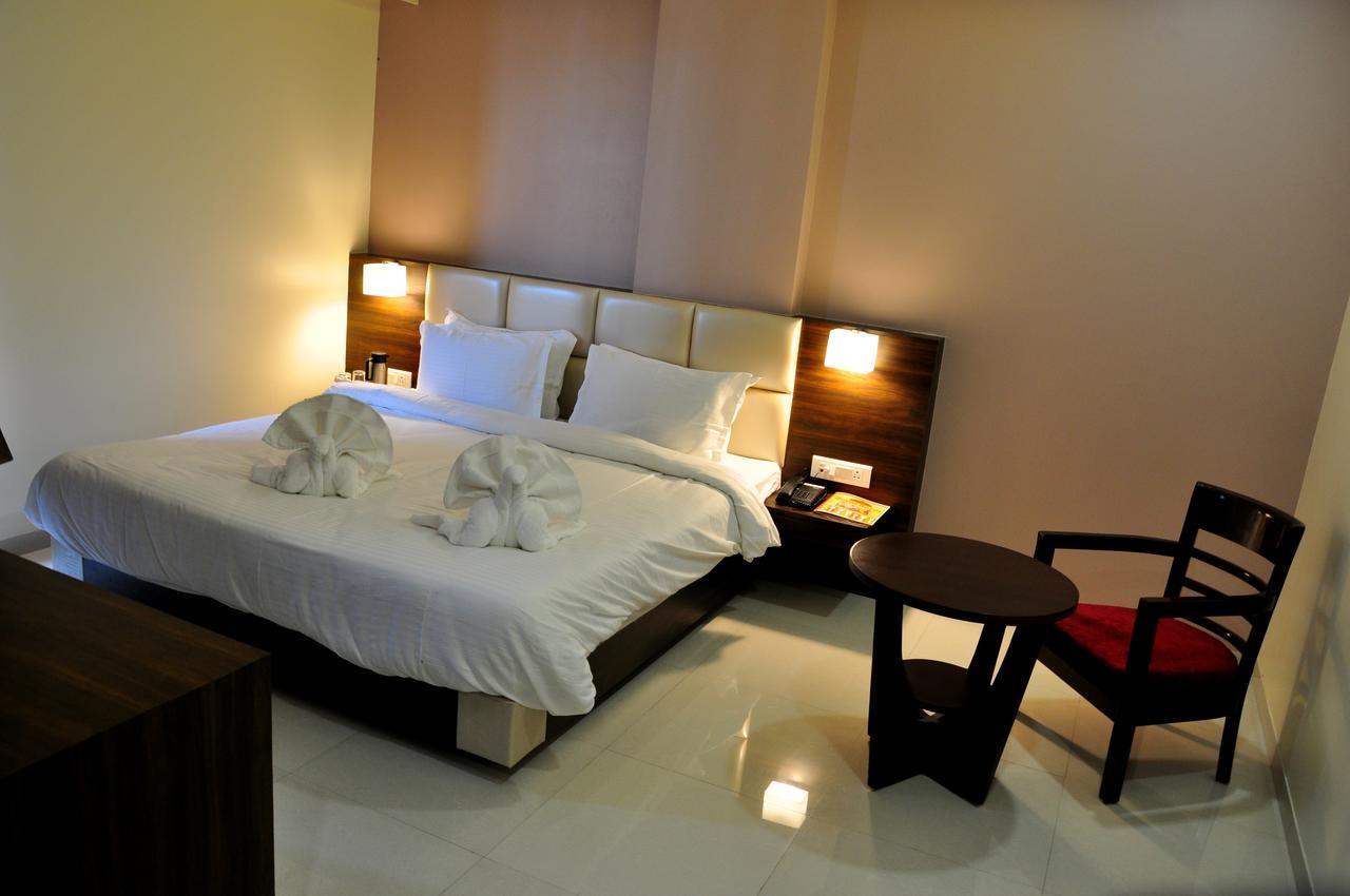 Royal Inn Khandwa ภายนอก รูปภาพ