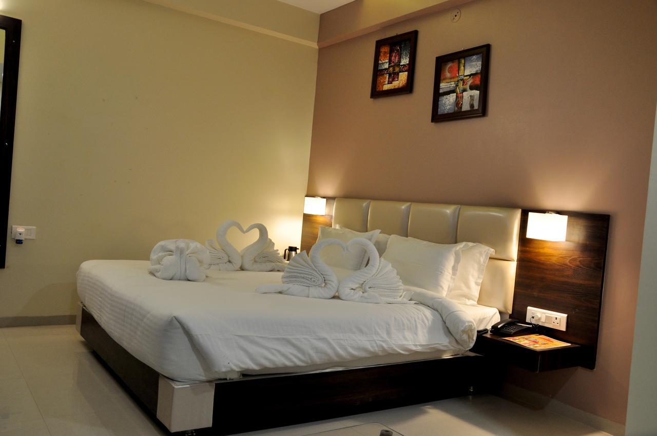 Royal Inn Khandwa ภายนอก รูปภาพ