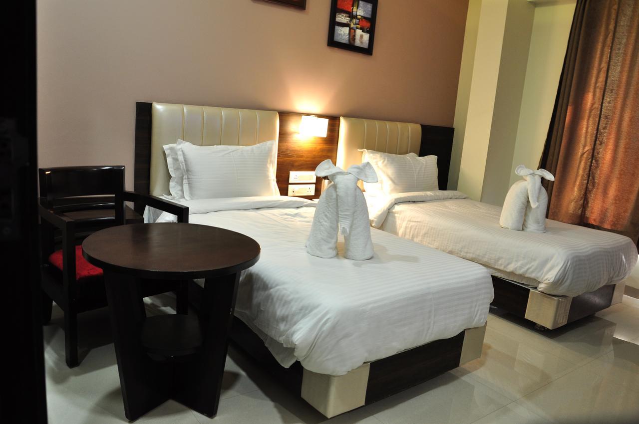 Royal Inn Khandwa ภายนอก รูปภาพ