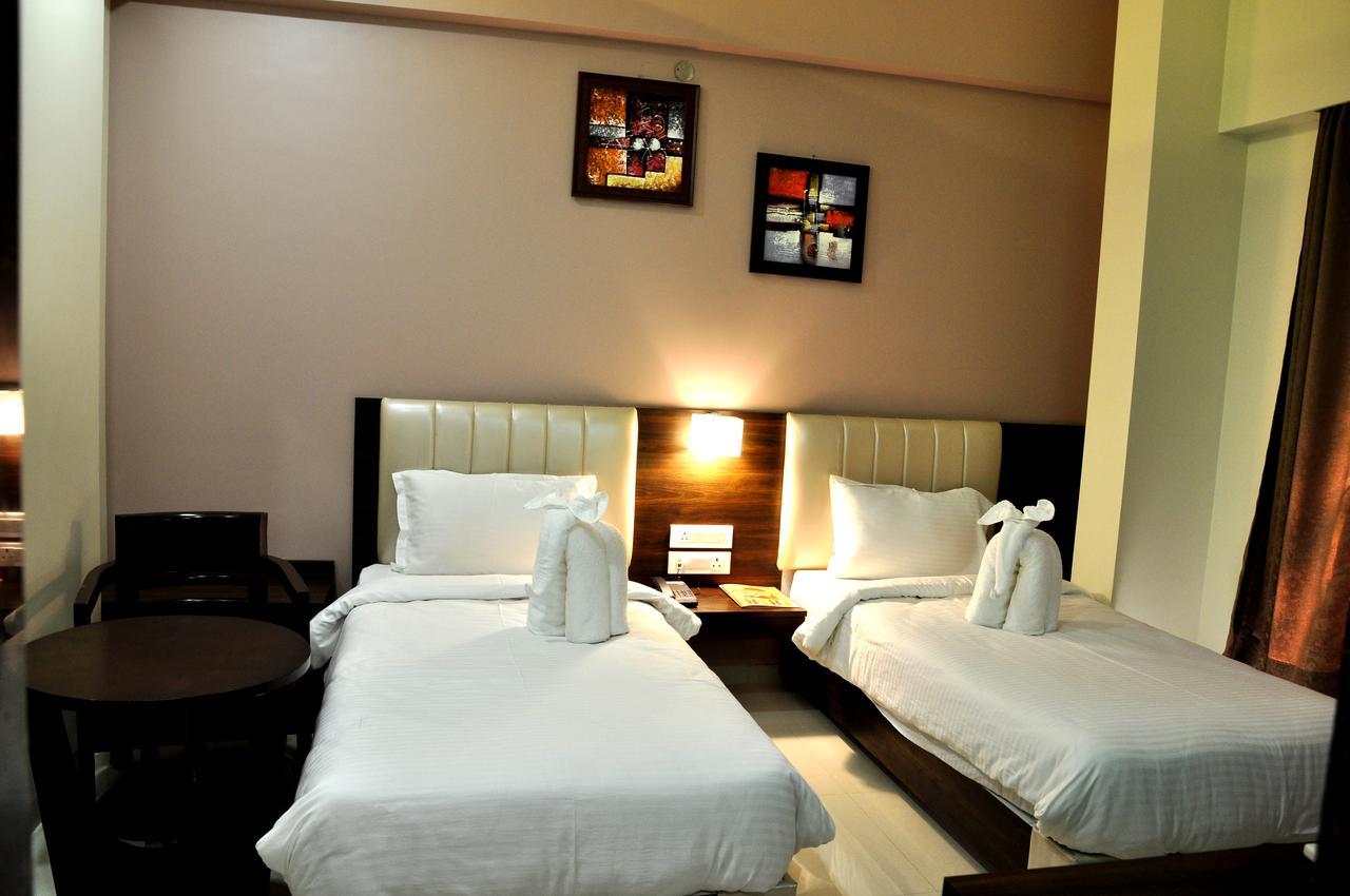 Royal Inn Khandwa ภายนอก รูปภาพ