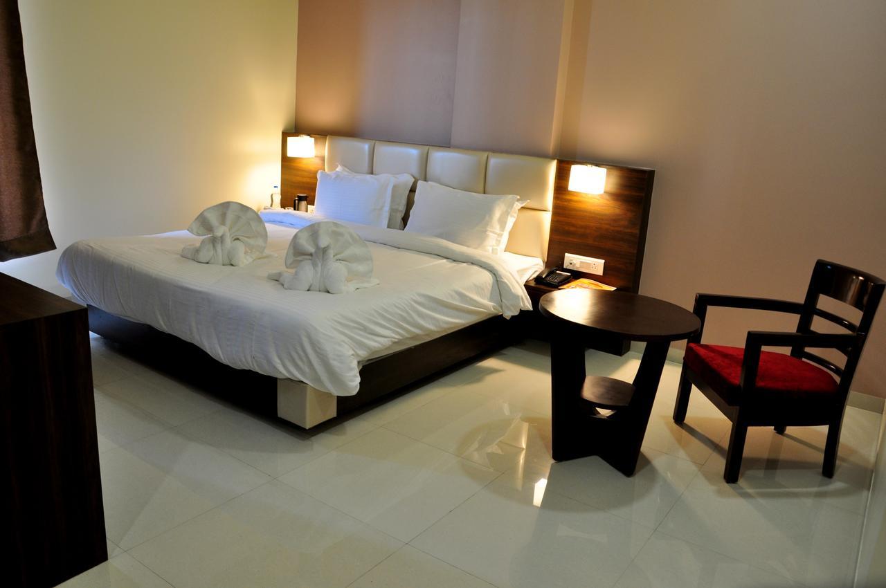 Royal Inn Khandwa ภายนอก รูปภาพ